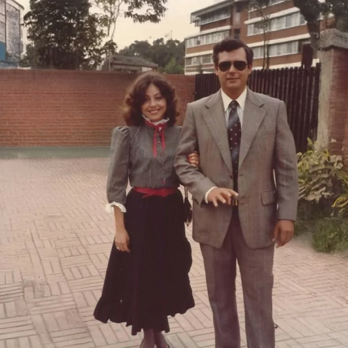 Melalina Torres and Don Néstor Plasencia, arm in arm, in an old family photograph