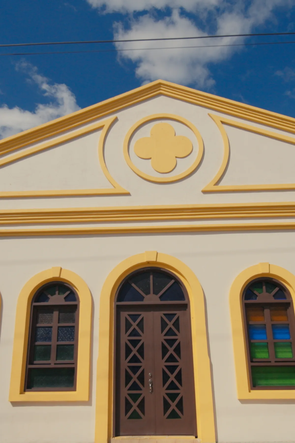 The front of the old theatre in Estelí, its arched doorway under a bright sky